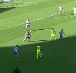 足球新闻（足球新闻，赛场内外的精彩瞬间）